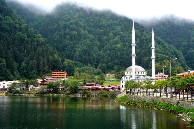 Trabzon Havalimanı’ndan Uzungöl’e Özel Transfer