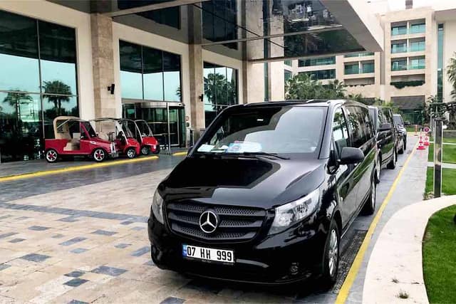 İzmir Havalimanı'ndan: Kuşadası'na Tek Yön Özel Transfer