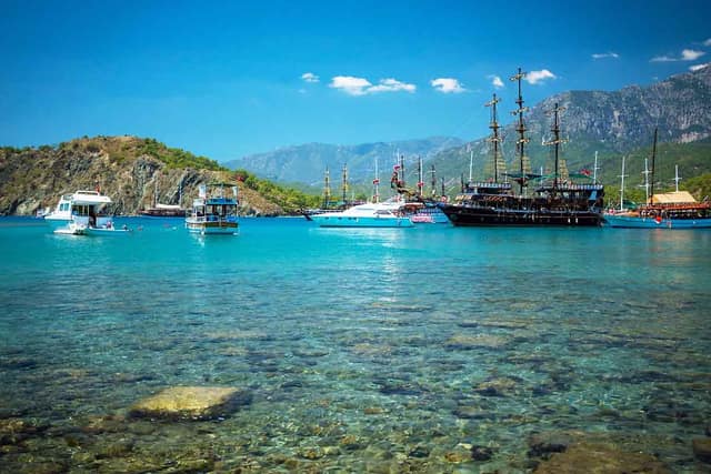 Kemer: Tüplü Dalış ve Şnorkel Deneyimi