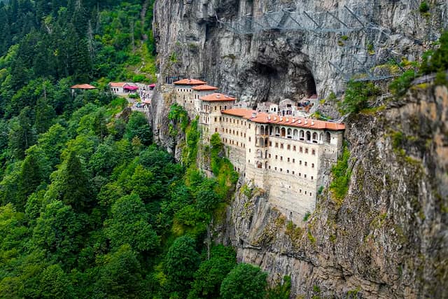 Sümela Manastırı ve Uzungöl – Trabzon Çıkışlı Özel Tur