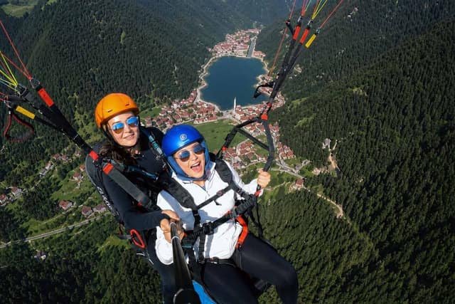Uzungöl'de Yamaç Paraşütü Uçuşu