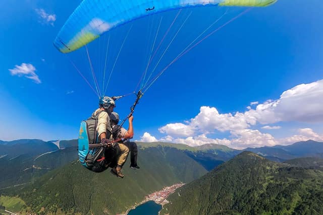 Uzungöl'de Yamaç Paraşütü Uçuşu