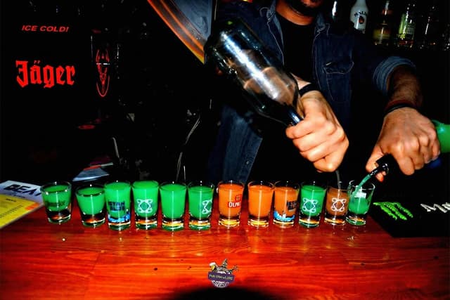 İstanbul Gece Hayatını Keşfedin: Bar Turu