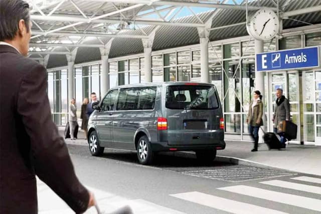 From Izmir Airport: One-way Private Transfer to Alacati