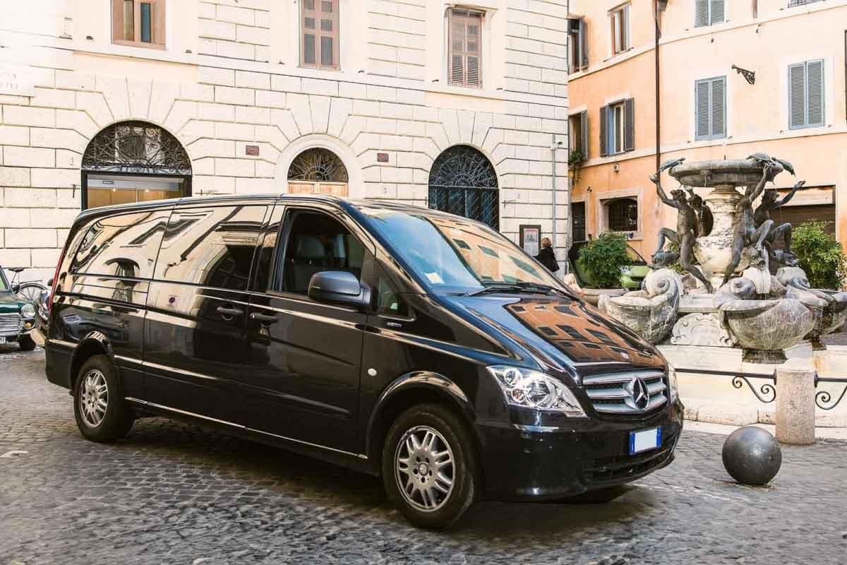 From Izmir Airport: One-way Private Transfer to Alacati