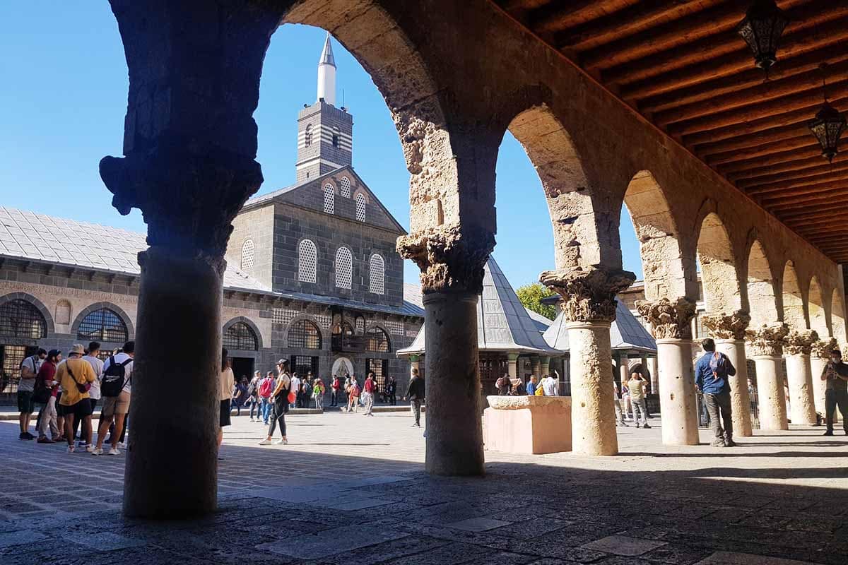 Zerzevan Kalesi ve Diyarbakır Şehir Turu – Mardin Çıkışlı